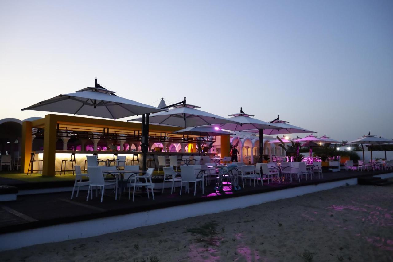 The Mirage Resort & Spa 哈馬馬特 外观 照片 Beach bar in Rimini