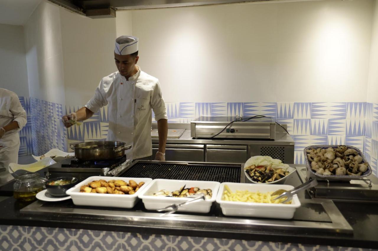 The Mirage Resort & Spa 哈馬馬特 外观 照片 A live kitchen